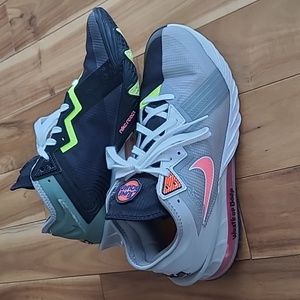 LeBron Nike Space Jam XVIII
